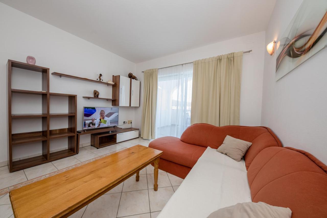 Apartments And Rooms By The Sea Supetarska Draga - Gornja, Rab - 11579 Buitenkant foto
