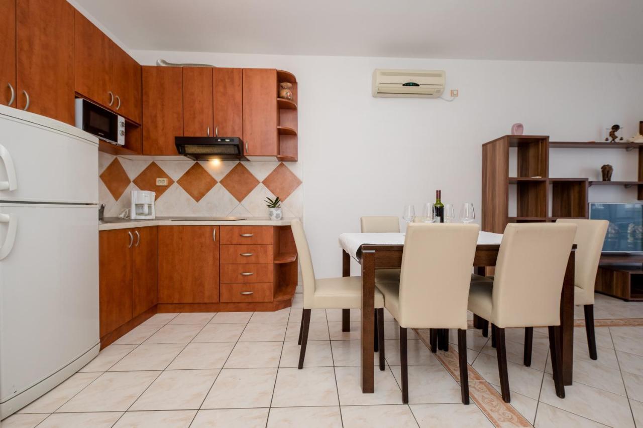 Apartments And Rooms By The Sea Supetarska Draga - Gornja, Rab - 11579 Buitenkant foto