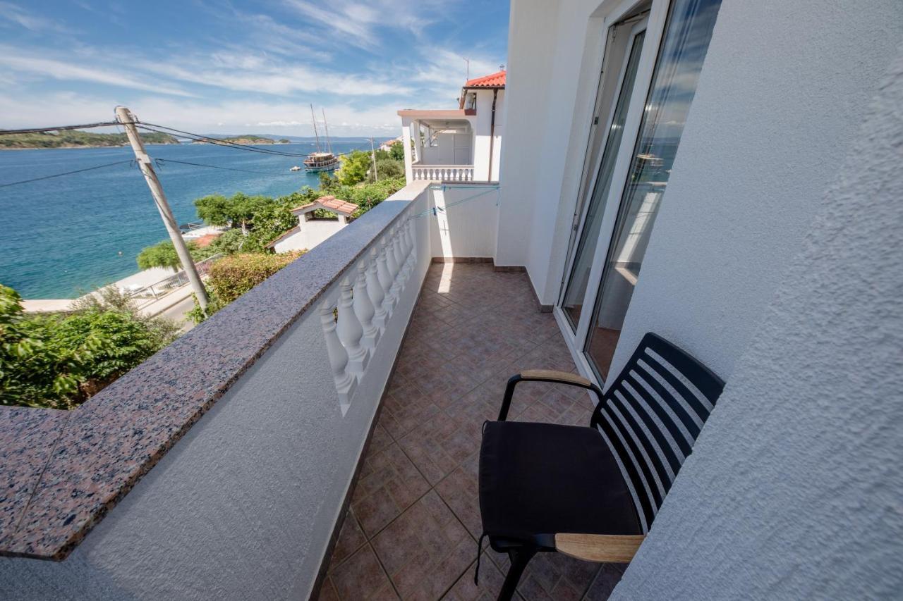 Apartments And Rooms By The Sea Supetarska Draga - Gornja, Rab - 11579 Buitenkant foto