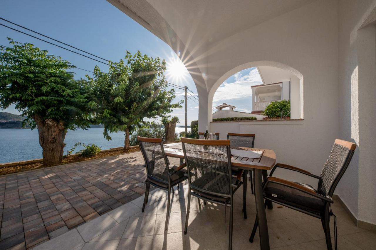Apartments And Rooms By The Sea Supetarska Draga - Gornja, Rab - 11579 Buitenkant foto