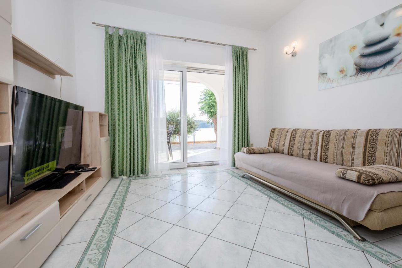 Apartments And Rooms By The Sea Supetarska Draga - Gornja, Rab - 11579 Buitenkant foto