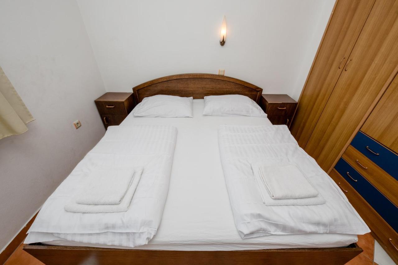 Apartments And Rooms By The Sea Supetarska Draga - Gornja, Rab - 11579 Buitenkant foto