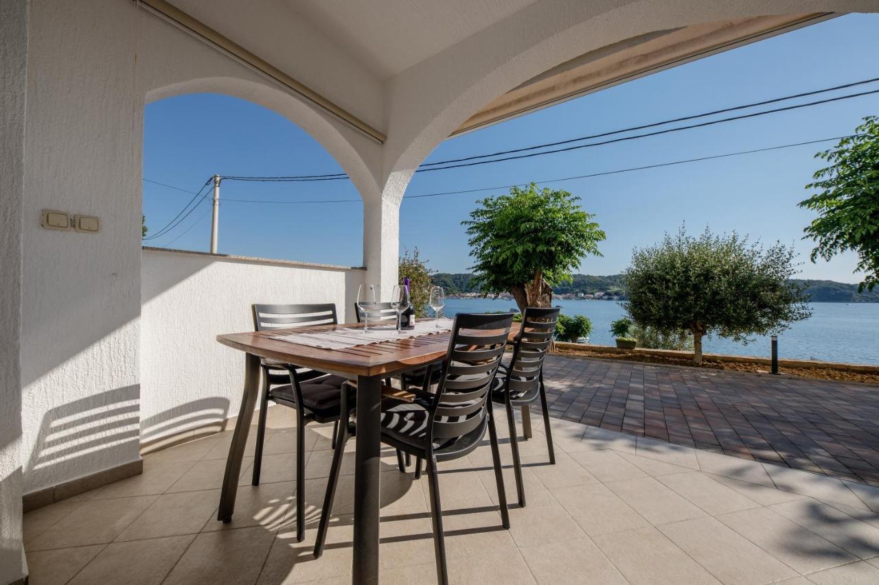 Apartments And Rooms By The Sea Supetarska Draga - Gornja, Rab - 11579 Buitenkant foto