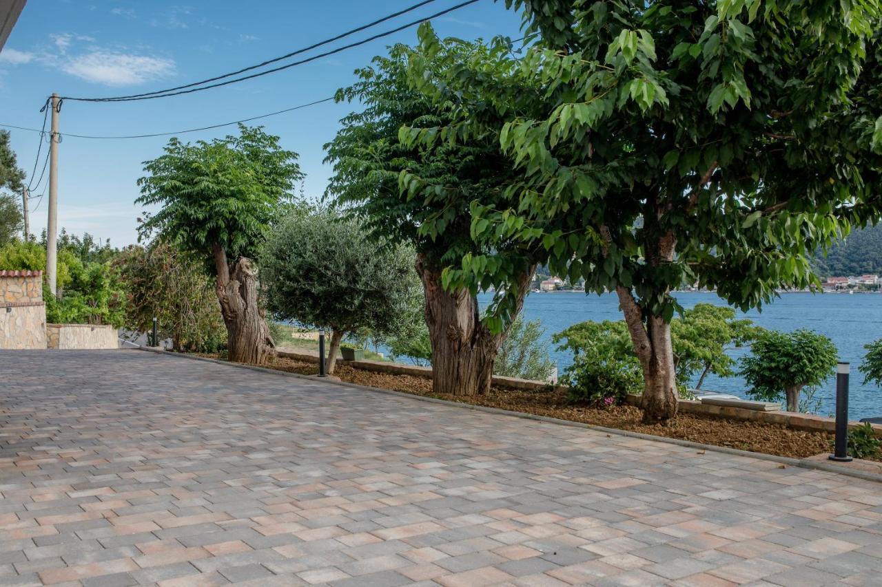 Apartments And Rooms By The Sea Supetarska Draga - Gornja, Rab - 11579 Buitenkant foto