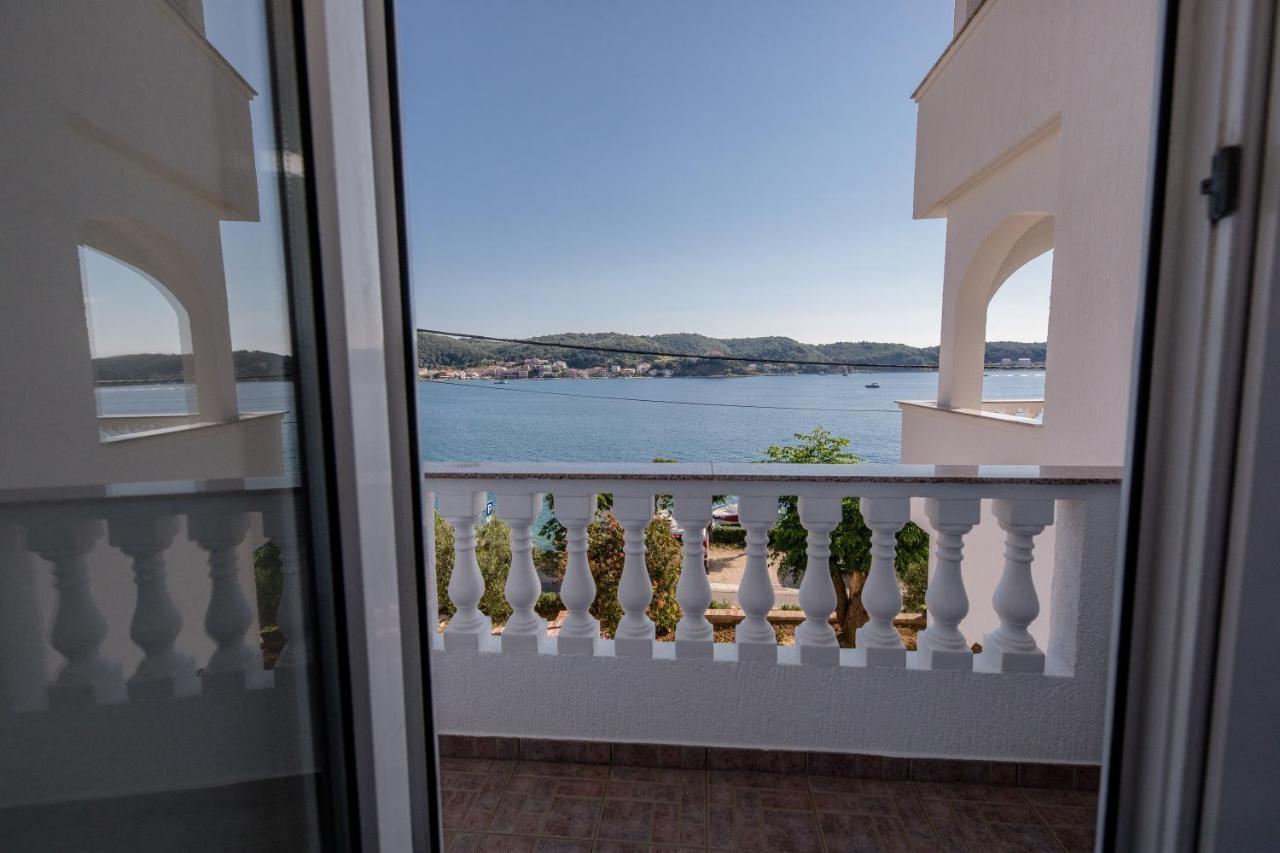 Apartments And Rooms By The Sea Supetarska Draga - Gornja, Rab - 11579 Buitenkant foto