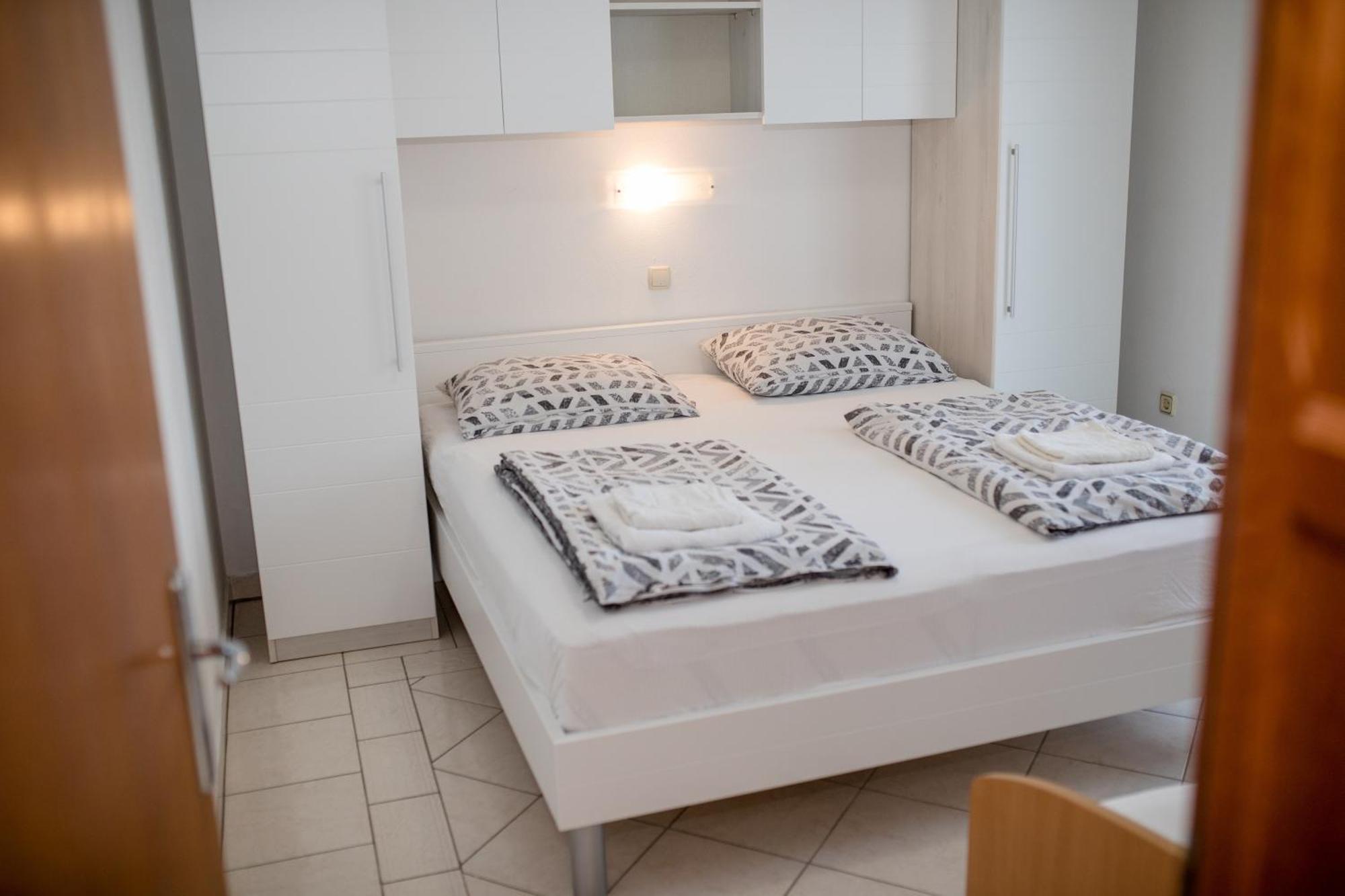 Apartments And Rooms By The Sea Supetarska Draga - Gornja, Rab - 11579 Kamer foto