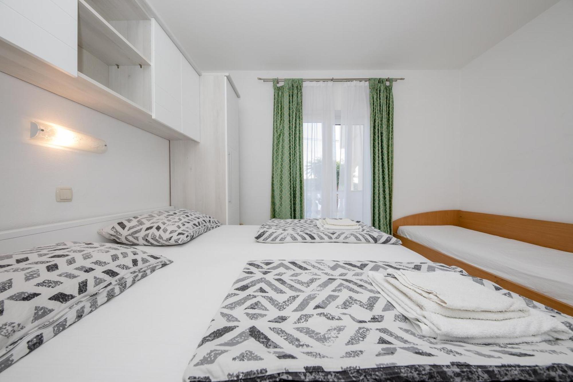 Apartments And Rooms By The Sea Supetarska Draga - Gornja, Rab - 11579 Kamer foto