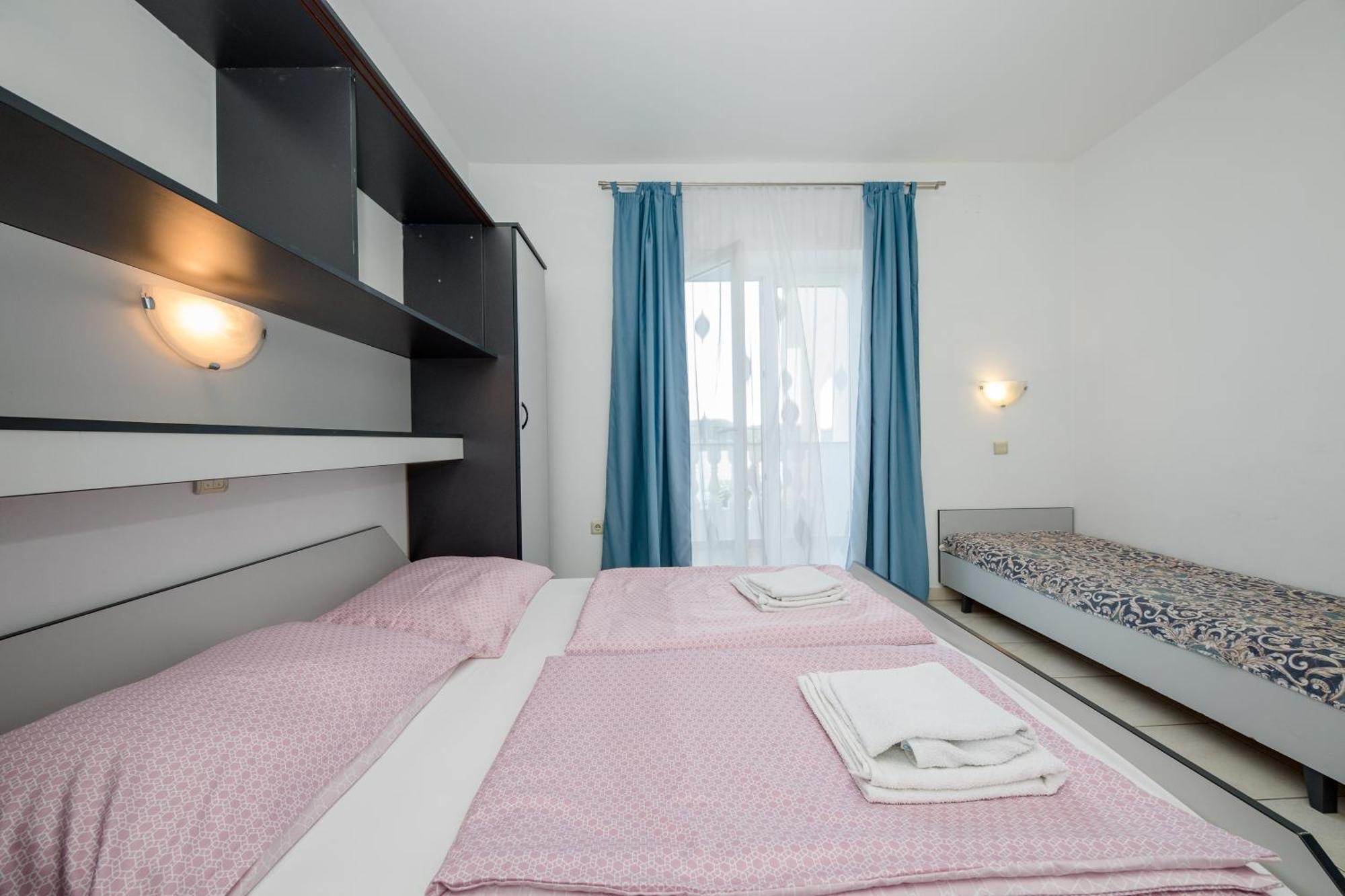 Apartments And Rooms By The Sea Supetarska Draga - Gornja, Rab - 11579 Kamer foto
