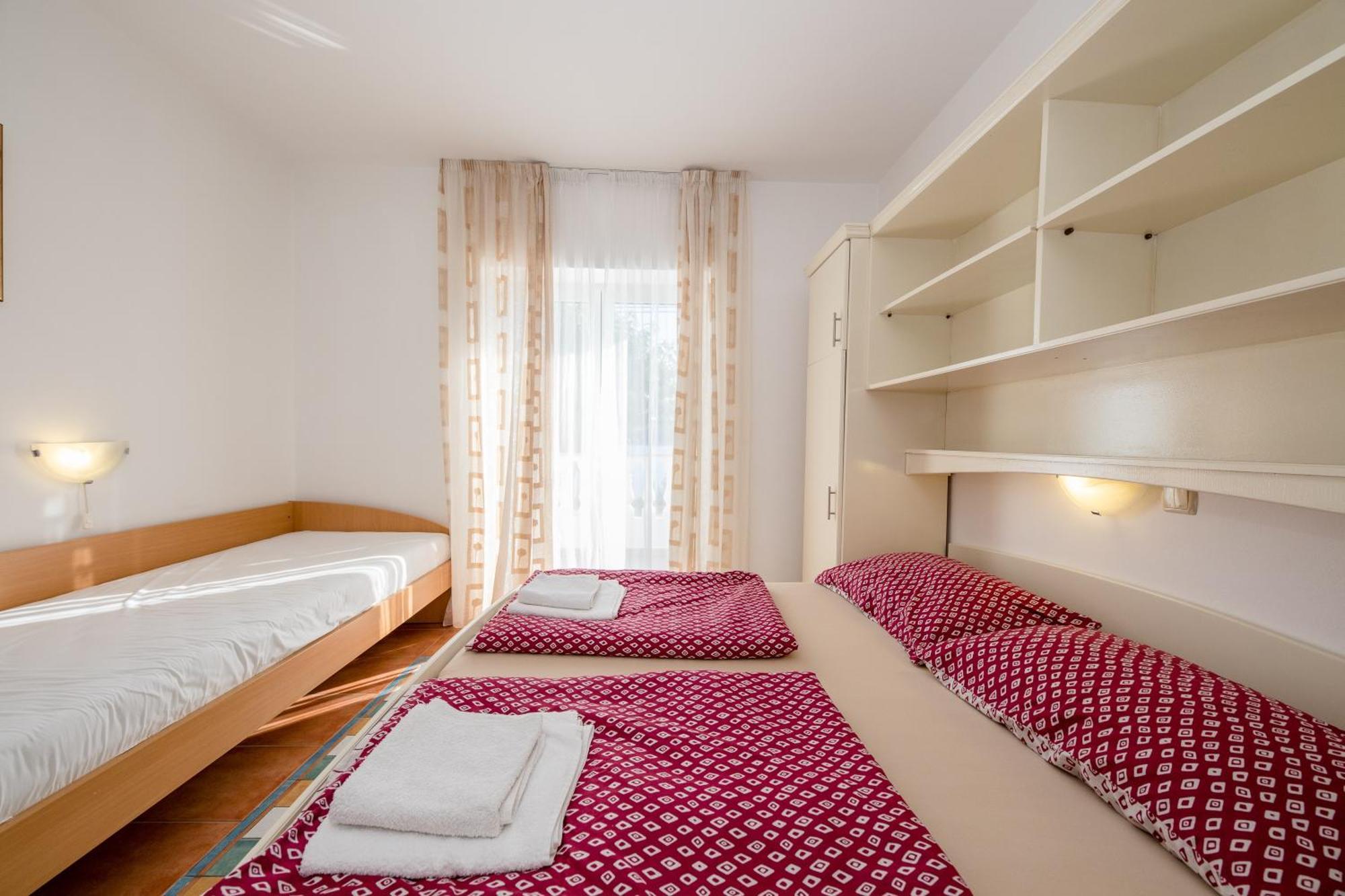 Apartments And Rooms By The Sea Supetarska Draga - Gornja, Rab - 11579 Kamer foto